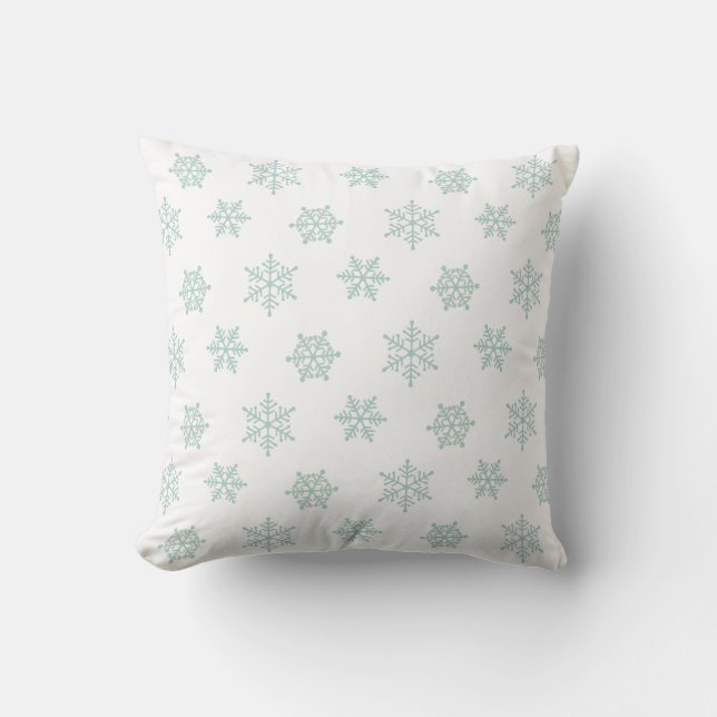 Elegant Light Blue Snöflingor on White Kudde (Framsida)