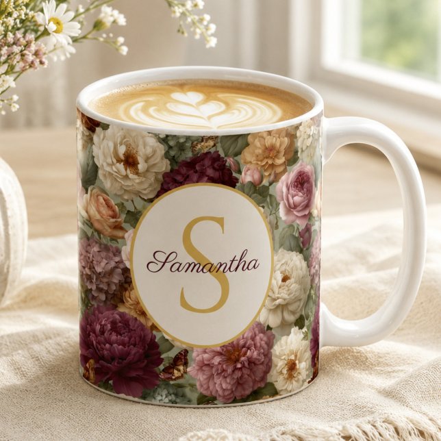 Elegant lila blommig present till henne namn  kaffemugg (Skapare uppladdad)