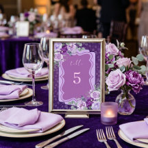 Elegant lila blomsterbukett med lavendelfärgade ro