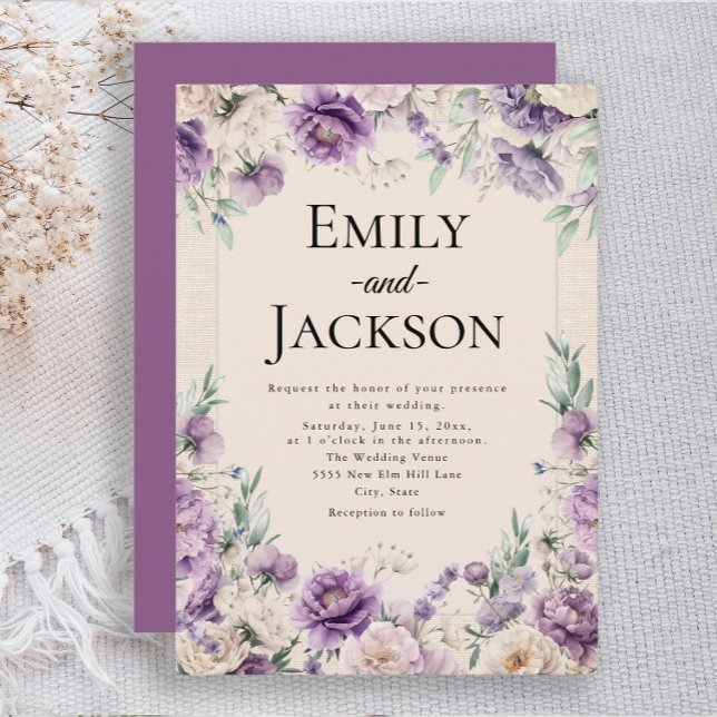Elegant lila blomstervigsel inbjudningar (Lavender purple and ivory floral and greenery wedding invitation)