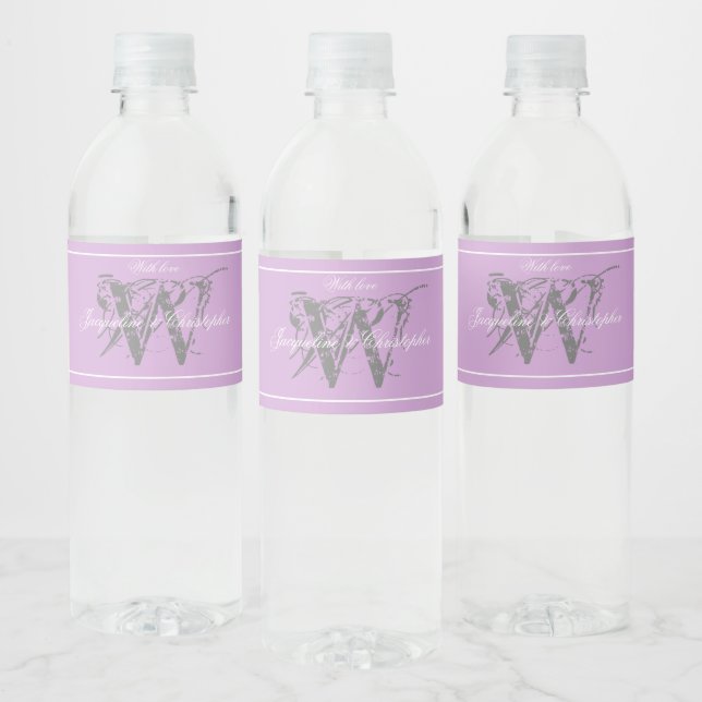 Elegant Lila Bröllop Grå Monogram Vita Detaljer Vattenflaskor Etikett (Flaskor)