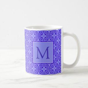 Elegant lila filigranmönster monogram kaffemugg