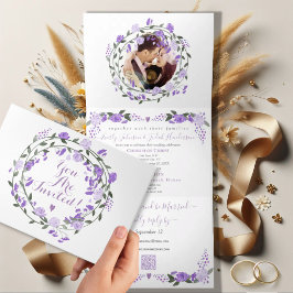 Elegant lila peoniblommig bröllops tri-fold inbjud