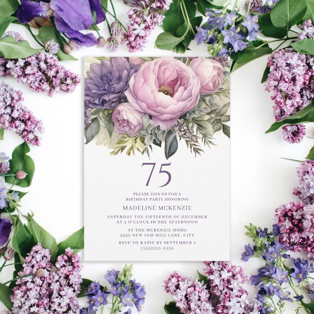 Elegant lila rosa blommig 75-årsdag inbjudningar (Elegant purple floral and greenery 75th birthday party invitation for women.)