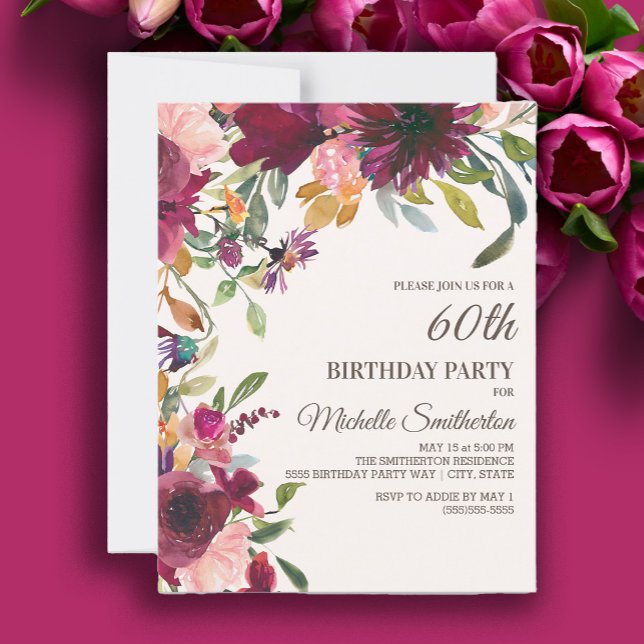 Elegant lila rosa guld blommig 60-årsdag inbjudningar (Burgundy and pink floral 60th birthday party invitation)