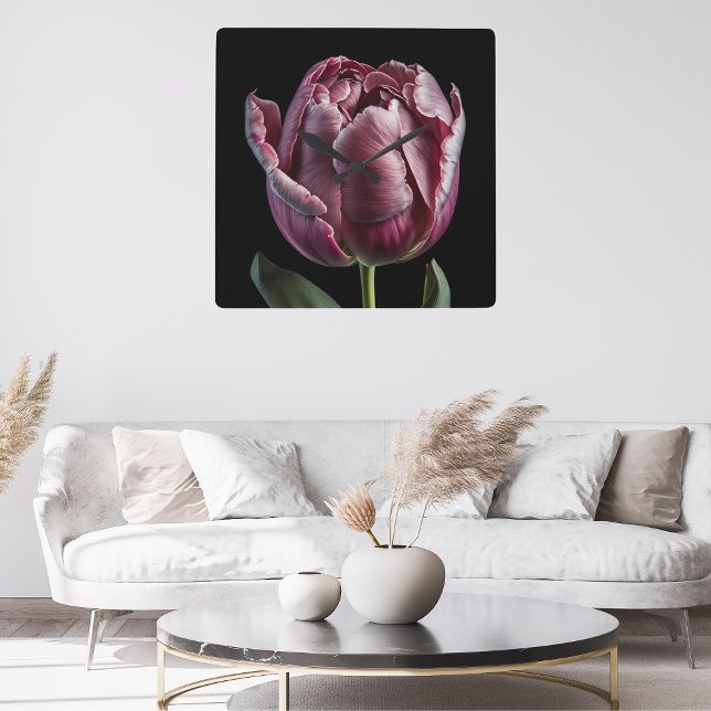 Elegant Lila Tulip-musklocka - Blommigtens utformn Fyrkantig Klocka (Elegant Purple Tulip Wall Clock-a stunning close-up image.)
