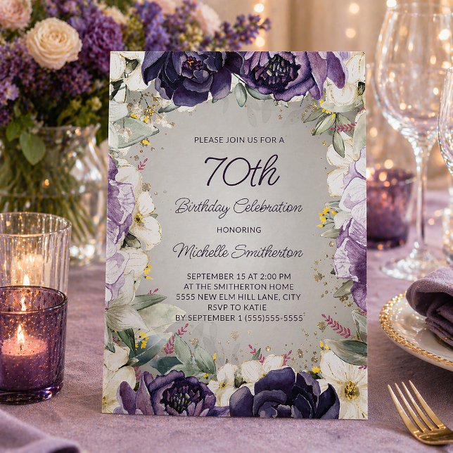 Elegant lila vit blomster glitter 70-årsfirande inbjudningar (Purple and white watercolor floral 70th birthday party invitation)