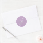 Elegant Lilac Script Monogram Bröllop Runt Klistermärke<br><div class="desc">Elegant bröllop-klistermärken med klassisk design med ditt monogram i ett skript-teckensnitt.</div>
