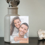Elegant Luxury Vellum 2 Photo Black White Bröllop Inbjudningar<br><div class="desc">En helt underbar, formell inbjudan till fotobröllop med svart och vitt, med faux vellum (digital effekt) lagrar under typen! Baksidan har ett foto med en andra förlovning. Om du vill göra den här utformningen ännu mer unik bör du överväga att skriva in året med romerska siffror. Utformningen är elegant, lyxig...</div>