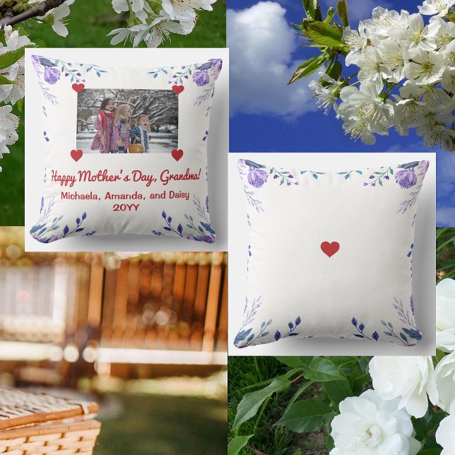 Elegant Lycklig Mors dag Grandma Photo Blommigt Kudde (Happy Mother's Day, Grandma! Elegant personalized floral photo pillow with hearts holding the photo)