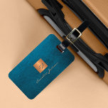 Elegant lyxblått läderutseende guld monogrammet bagagebricka<br><div class="desc">Luxury-bagagemärke med en marin blå läderbakgrund och en faux guld-metallisk borstad ruta med elegant-skript namnteckning namn och monogram initialer.                 Enkel att anpassa skapande av din egen logotyp med ditt företag eller initialer och namn.                   kan vara ett tillbehör till företag för personlig av eleganter,  med varumärke.</div>
