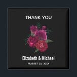 Elegant Magenta Ro Blommigt Bouquet Bröllop Magnet<br><div class="desc">En favoritmagnet med en vacker bild av en bukett av magenta och rosa blommor. Svart bakgrund.</div>