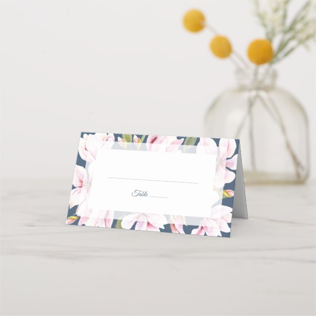 Elegant Magnolia Bröllop Bord Placeringskort (Framsida)