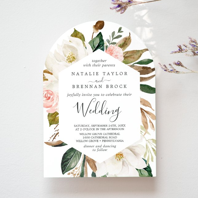 Elegant Magnolia White  Blommigt Arch Bröllop Inbjudningar (Elegant Magnolia White Blush Floral Arch Wedding Invitation)
