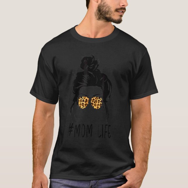 Elegant mamaliv med leopardmönstrade solglasögon C T Shirt (Framsida)