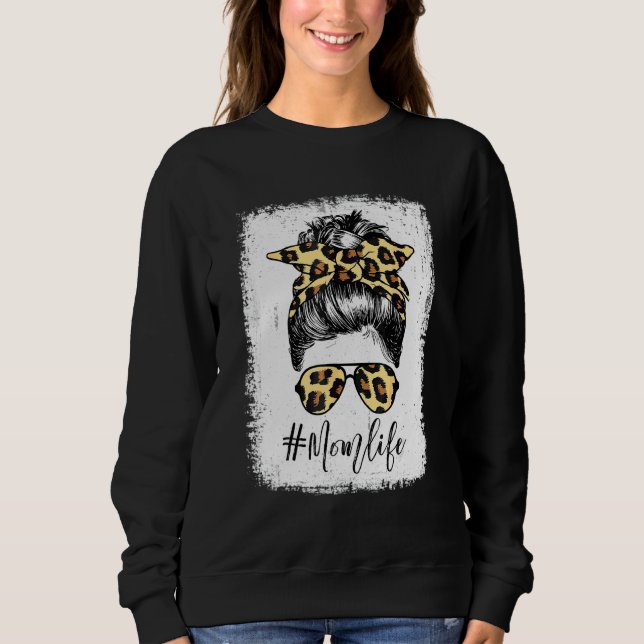 Elegant mamaliv med leopardmönstrade solglasögon C T Shirt (Framsida)
