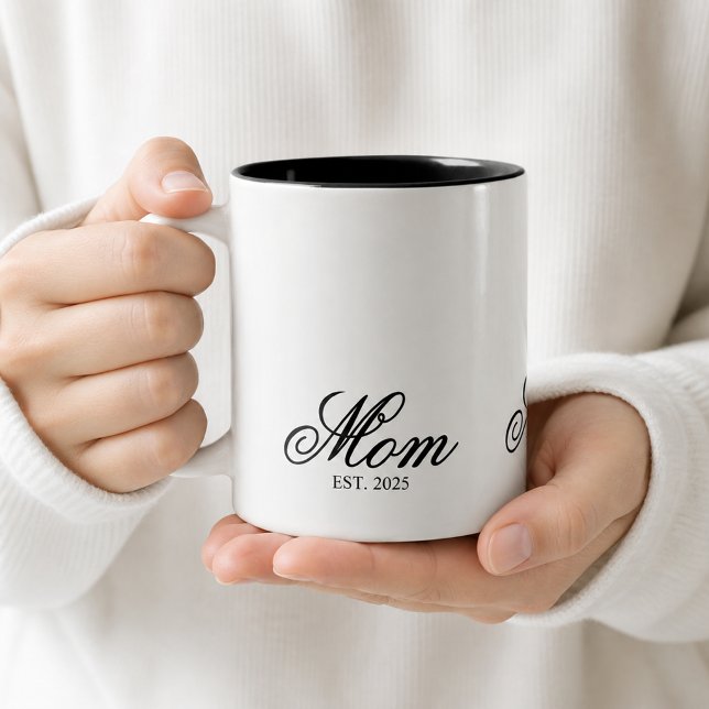 Elegant Mamma Establerad År Svart Skrift Två-Tonad Mugg (Elegant Mom Established Year Black Script Two-Tone Coffee Mug)
