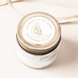 Elegant Måne och Stars Guld bröllopsförmån Runt Klistermärke<br><div class="desc">Lägg till en personlig i dina kuvert,  bröllopsfavoriter och mycket mer med de här Elegant bröllopsmärken för Måne och Stars guld. Utformningen har en guld-linjekonst som illustrerar ett måne med stjärnor och löv på vit bakgrund. Datumet namn och bröllop visas i guld-bokstäver.</div>
