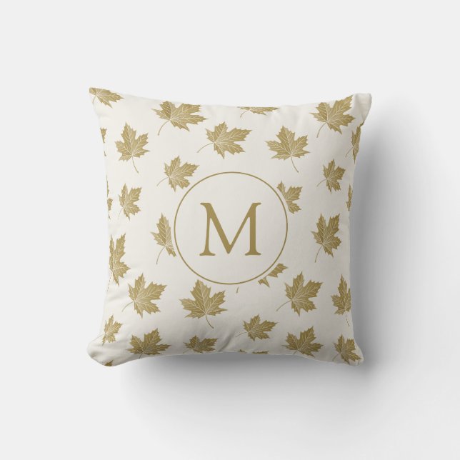 Elegant Maple Lämnar Mönster med Monogram. Kudde (Framsida)