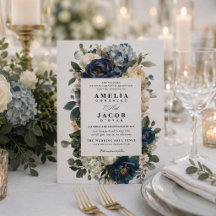 Elegant marinblå blomster- och vit peonbröllop