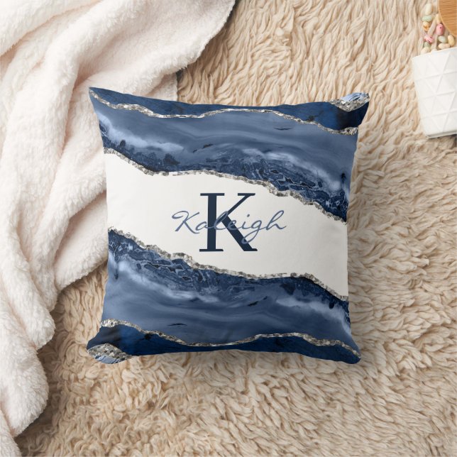 Elegant marinblå marmor silverglitter monogram kudde (Filt)