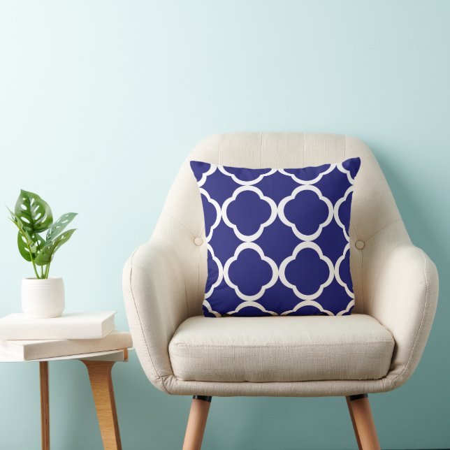 Elegant marinblå marockansk quatrefoil-mönster kudde (Stol)