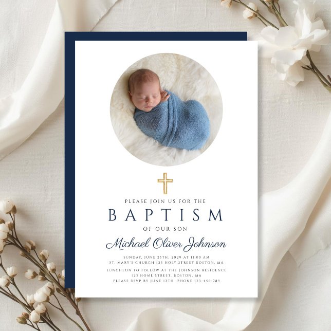 Elegant marinblå script pojke foto dop  inbjudningar (Elegant Navy Blue Script Boy Photo Baptism Invitation)