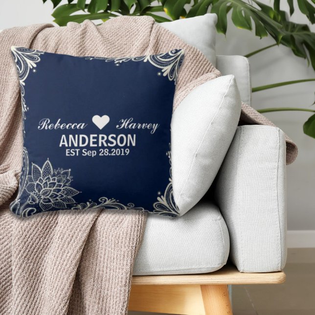 elegant marinstrandvit snöre marinblått kudde (elegant nautical beach white lace navy blue throw pillow)