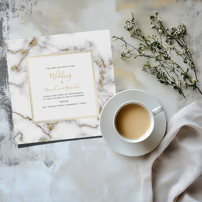 Elegant, marmor en guld-effekt, bröllopsinbjudan inbjudningar (Square gold white and grey marble effect wedding invitation card with modern gold frame)
