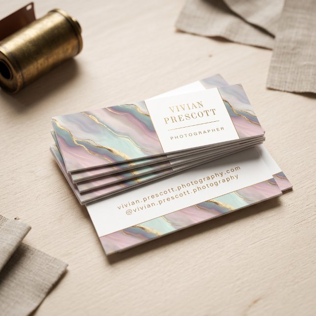 Elegant marmorflödesdesign mini visitkort (Simulated business cards on table)