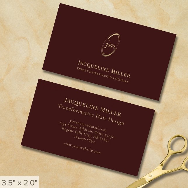Elegant Maroon Hairstylist Chic Guld Monogram Visitkort (Skapare uppladdad)