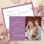 Elegant Mauve Modern Photo Bröllop spara datum Meddelande Vykort<br><div class="desc">Elegant Mauve Elegant skripta Modern Photo Minimalist Bröllop spara datum Announcement Postcard. Låt er familj, vänner och kolleger veta att ni har fastställt ett datum för ert bröllop firande med detta elegant, snyggt och det moderna bröllop spara datum-inbjudan. Alla texterna är i förväg ordnade så att du enkelt och snabbt...</div>
