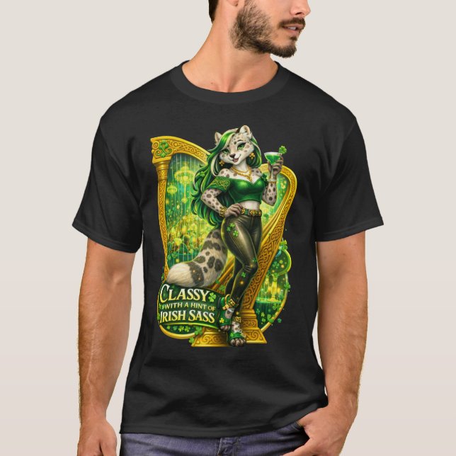 Elegant med en antydan av irländsk fräckhet t shirt (Framsida)