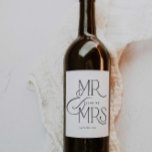Elegant Minimal Bröllop Personlig Vinflaska Etikett<br><div class="desc">Vin-etiketter kan vara ett charmerande komplement till din bröllop-bord-inställningsdekanter. Med lite kreativitet och design kan de gå från enkla flaska-etiketter till vackra dekorativa delara. Den eleganta och minimalistiska utformningen av de etiketter som kombineras med den invecklade typografin skapar en vacker kontrast som säkert fångar öga hos dina gäster. Oavsett om...</div>