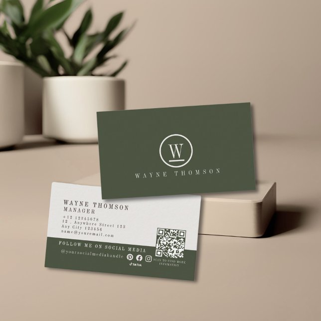 Elegant Minimal Mörk grönt vit monogram Visitkort (Skapare uppladdad)