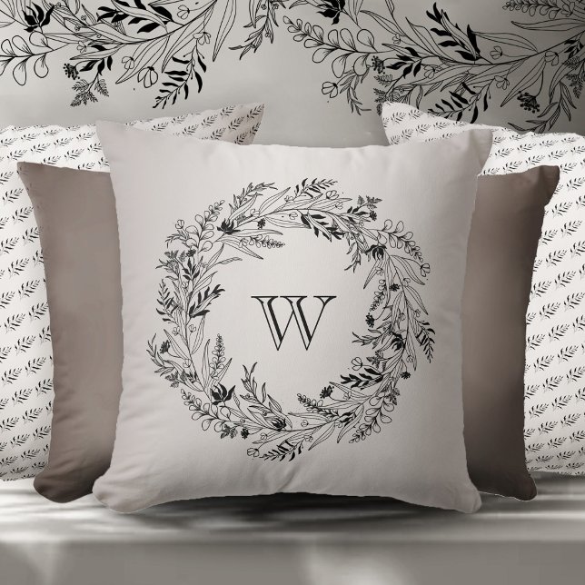 Elegant minimalist botanical wreath letter W Kudde (Skapare uppladdad)