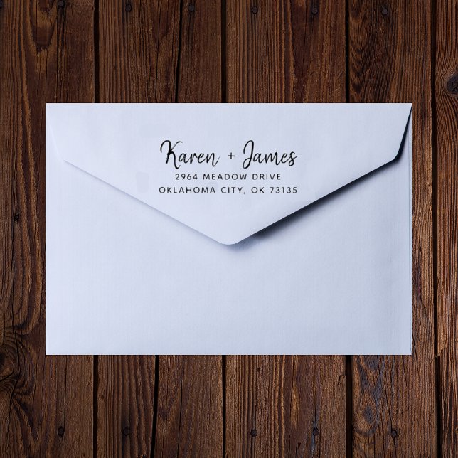 Elegant minimalist bröllopsskrift returadress stämpel (Elegant script wedding rubber stamp adds a refined personal touch to wedding mail.)