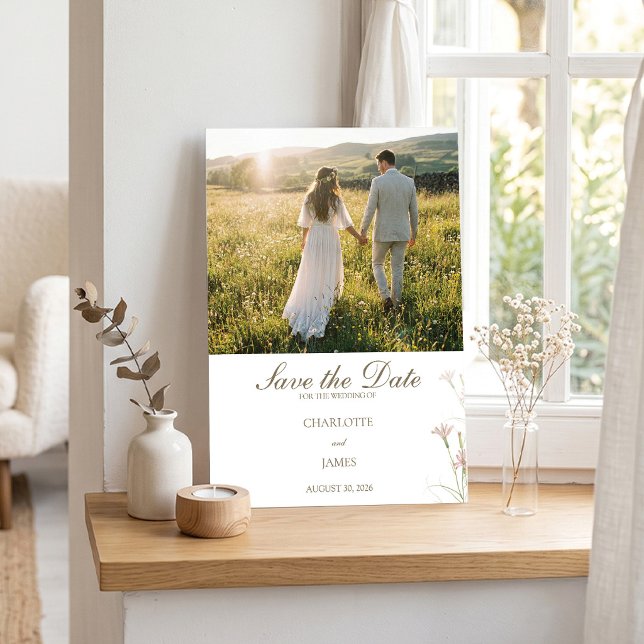 Elegant minimalist rosabrudenhet med vilda blommor spara datumet (A beautiful beginning. 🤍 Elegant custom photo save the date with minimalist botanical details.)