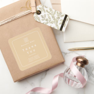Elegant minimalist tack affärslogotyp beige fyrkantigt klistermärke