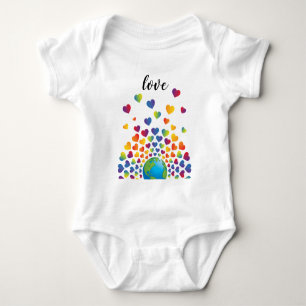 Elegant minimalistisk färgrik regnbåge hjärtdesign t shirt