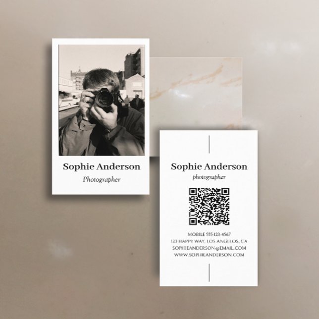 Elegant minimalistisk fotograf QR-kod Vertikal Visitkort (Skapare uppladdad)