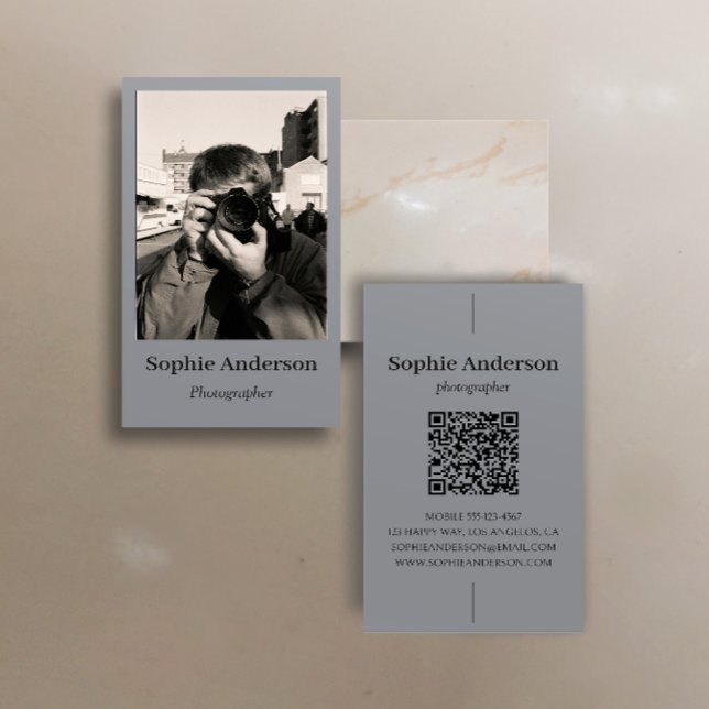 Elegant minimalistisk fotograf QR-kod Vertikal Visitkort (Skapare uppladdad)