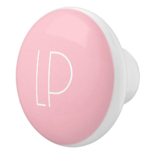 Elegant minimalistisk modern initial på pastellros knopp