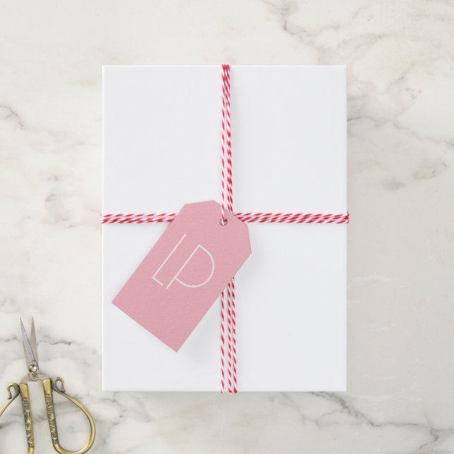 Elegant minimalistisk modern initial på pastellros presentetikett (Med Snöre)