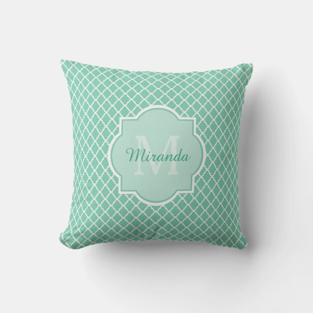 Elegant MintgröntQuatrefoil Monogram med namn Kudde (Framsida)