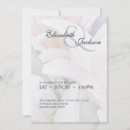 Elegant Mjuk Romantisk Blommig Lilja Script Bröllo Inbjudningar