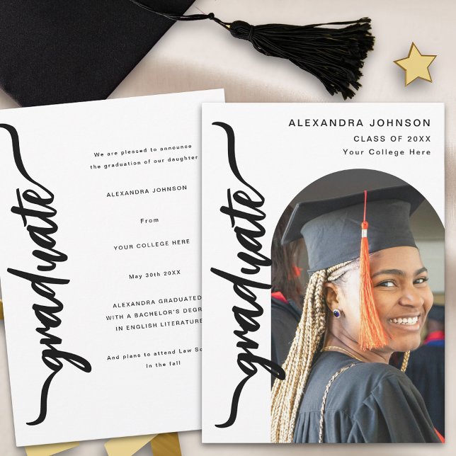 Elegant Modern Bågformad Fotoexamen Meddelande (Modern trendy arch photo graduation announcement card stylish black and white minimalist design)