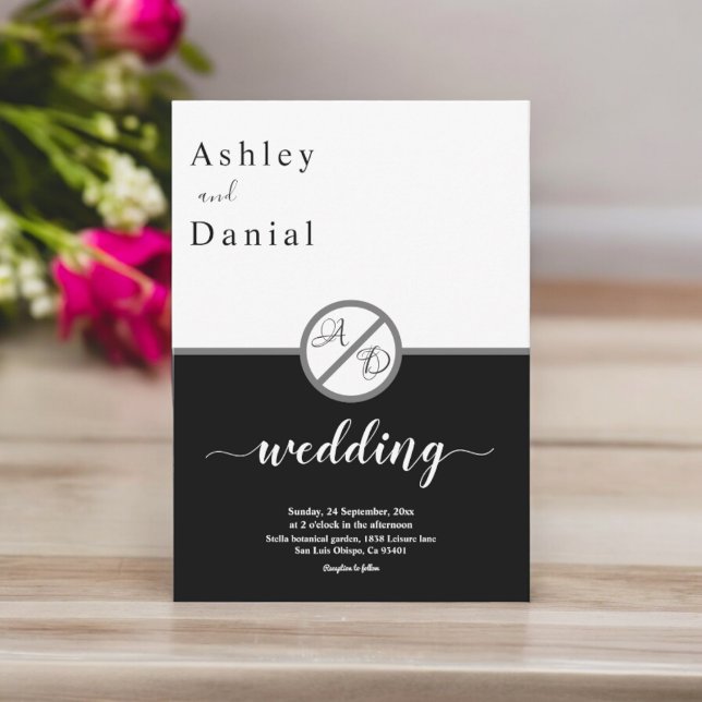 Elegant Modern Black and White Monogram Bröllop Inbjudningar (Skapare uppladdad)