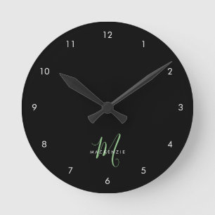 Elegant Modern Black Grönt Script Monogram Rund Klocka