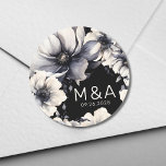 Elegant Modern Black White Blommigt Bröllop Runt Klistermärke<br><div class="desc">Färg och enkel modern design för svartvit blomma bröllop. Ett klassiskt men vismiskt utseende med svart, grått och gräddblommor av färgad med svart typsnitt och modern text. Redigera all text till din egen information. Du kan till och med byta ut bakgrunden färg mot vad du vill! Jag har också en...</div>